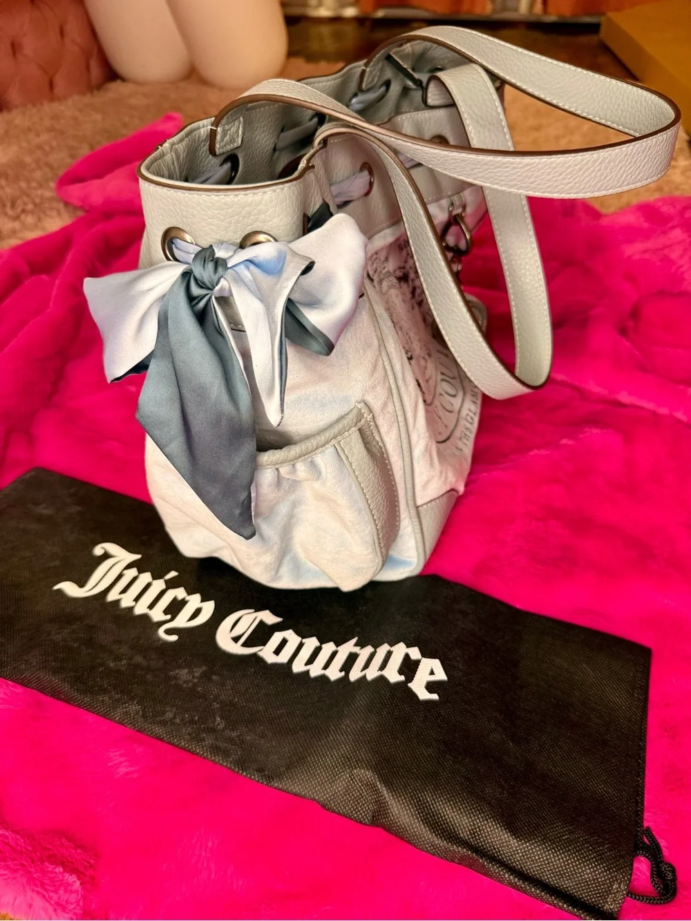 Juicy Couture use taupe